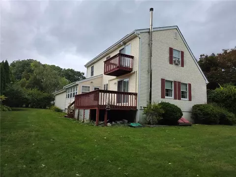 11 Eddy Dr, Westerly, RI 02891 photo 4