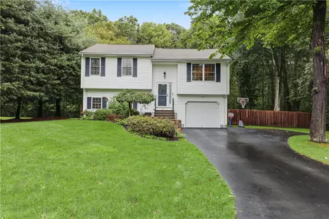 84 Red Maple Ter, North Kingstown, RI 02852
