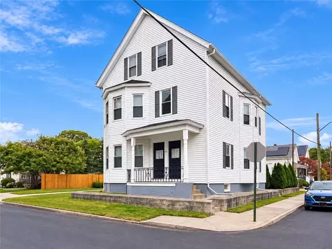 33 Governor St, Cranston, RI 02920