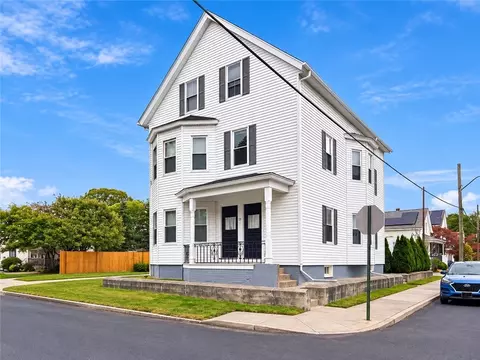 33 Governor St, Cranston, RI 02920