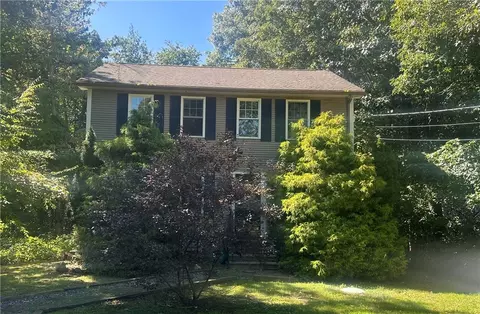 15 Stag Head Dr, Pascoag, RI 02859