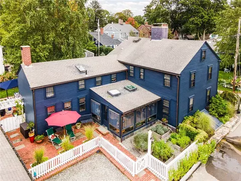 11 Fountain St, North Kingstown, RI 02852