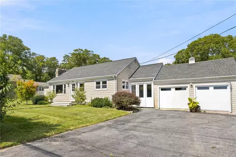 561 Boyds Ln, Portsmouth, RI 02871
