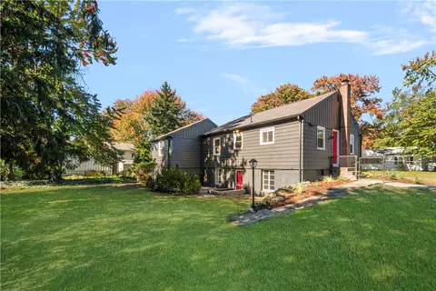 Exterior - 330 Manolla Ave, Warwick, RI 02888 photo 4 of 6