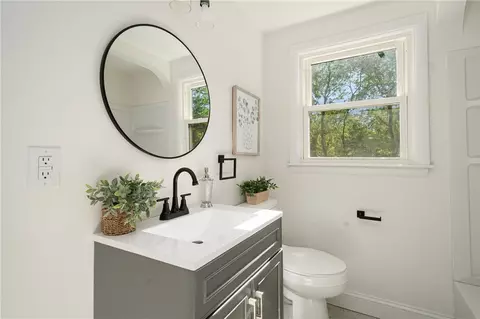 Bath - 330 Manolla Ave, Warwick, RI 02888 photo 1 of 3