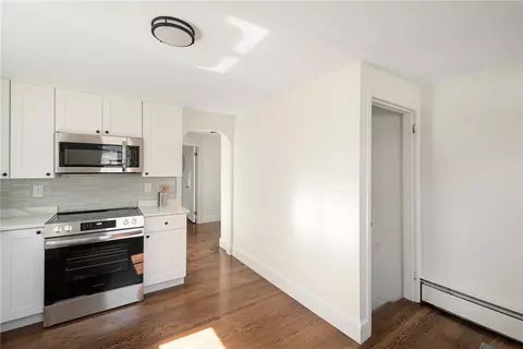 Entry Way - 330 Manolla Ave, Warwick, RI 02888 photo 1 of 3