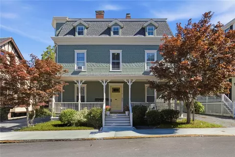 8 Everett St #3, Newport, RI 02840