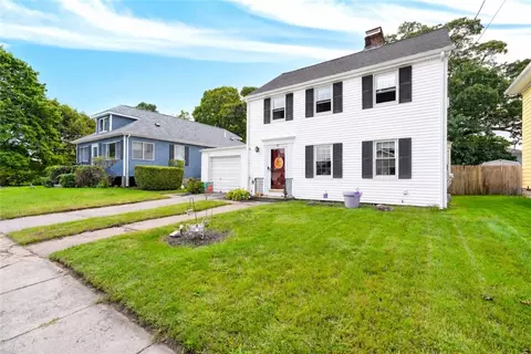 33 Linden Ave, Rumford, RI 02916