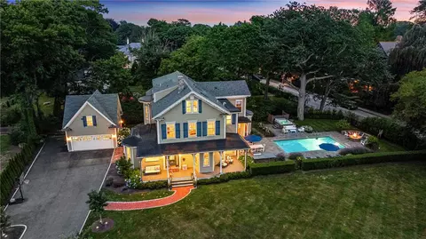 29 Greenough Pl, Newport, RI 02840