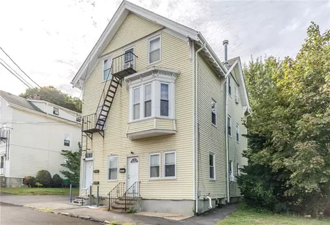81 1st St, East Providence, RI 02914