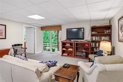Living - 121 Hampton Way, South Kingstown, RI 02879 photo 3 of 3