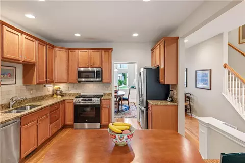 Kitchen - 121 Hampton Way, South Kingstown, RI 02879 photo 3 of 4