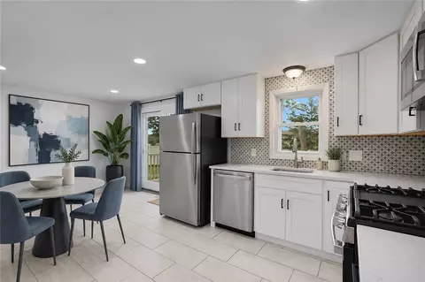 Kitchen - 66 Palace Ave, Warwick, RI 02886 photo 3 of 7