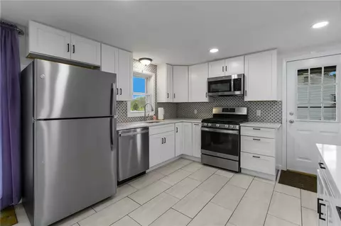 Kitchen - 66 Palace Ave, Warwick, RI 02886 photo 2 of 6