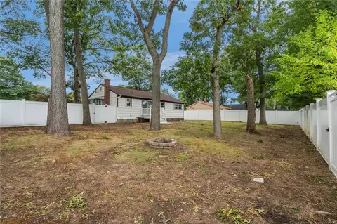 Exterior - 66 Palace Ave, Warwick, RI 02886 photo 4 of 8