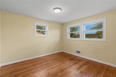 Bedroom - 66 Palace Ave, Warwick, RI 02886 photo 6 of 12