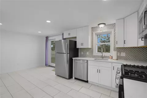 Kitchen - 66 Palace Ave, Warwick, RI 02886 photo 4 of 6