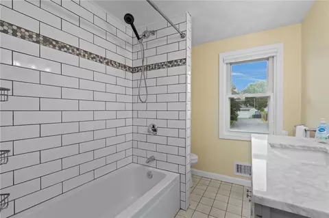 Bath - 66 Palace Ave, Warwick, RI 02886 photo 2 of 4