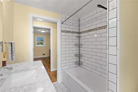 Bath - 66 Palace Ave, Warwick, RI 02886 photo 4 of 4