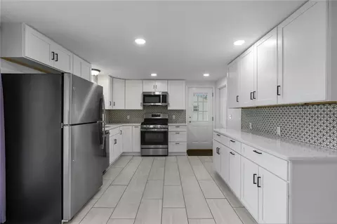 Kitchen - 66 Palace Ave, Warwick, RI 02886 photo 1 of 6