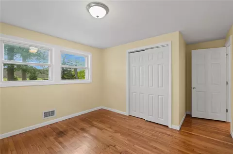 Bedroom - 66 Palace Ave, Warwick, RI 02886 photo 4 of 12