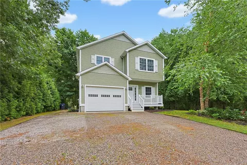 109 Bear Hill Road Rd, Cumberland, RI 02864