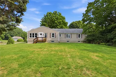 3 Wabasso Ter, Middletown, RI 02842