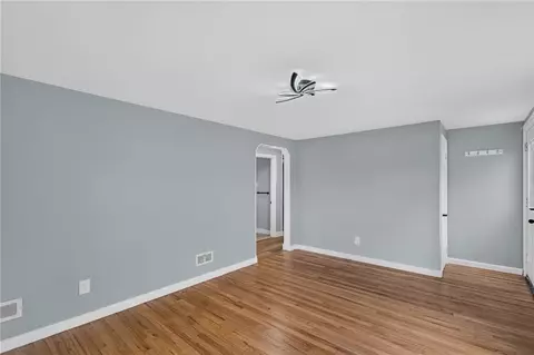 Living - 59 Graybar Rd, Warwick, RI 02888 photo 4 of 4