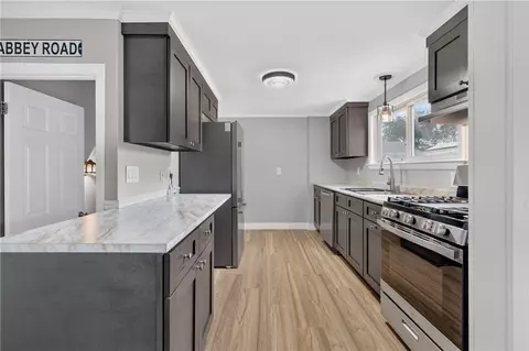 Kitchen - 59 Graybar Rd, Warwick, RI 02888 photo 2 of 4