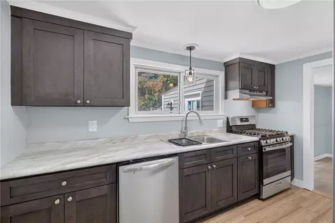 Kitchen - 59 Graybar Rd, Warwick, RI 02888 photo 3 of 4