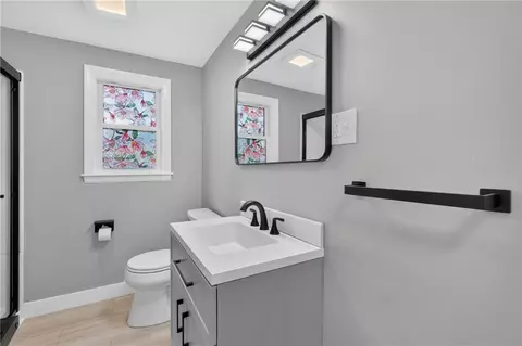 Bath - 59 Graybar Rd, Warwick, RI 02888 photo 1 of 3