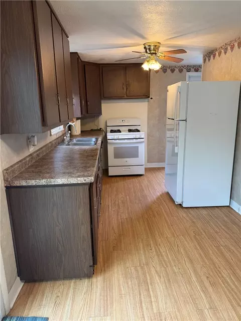 20 Crystal Dr, Warwick, RI 02889 photo 2