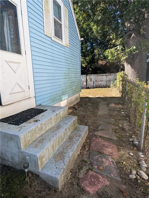 Exterior - 23 Harmony Ct, Warwick, RI 02889 photo 4 of 8
