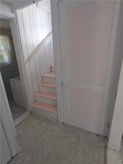 Entry Way - 23 Harmony Ct, Warwick, RI 02889 photo 3 of 5