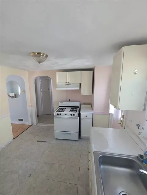 Kitchen - 23 Harmony Ct, Warwick, RI 02889 photo 2 of 3