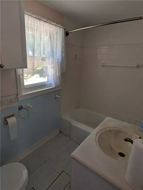 Bath - 23 Harmony Ct, Warwick, RI 02889 photo 1 of 2