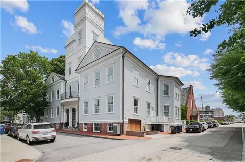 50 School St #8, Newport, RI 02840