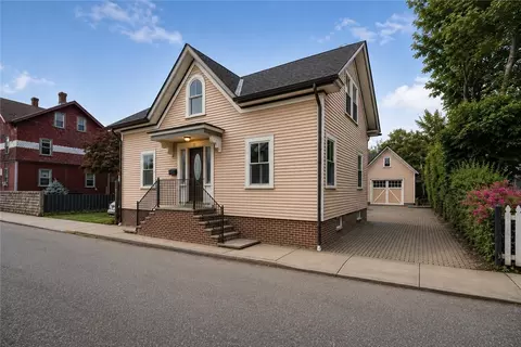 21 Elm St, Newport, RI 02840