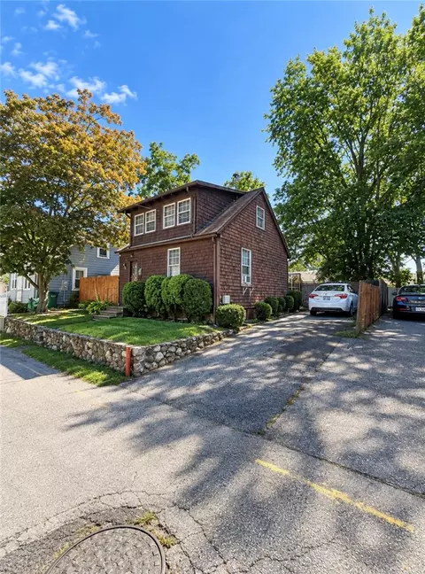 73 Long St, East Greenwich, RI 02818