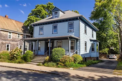 15 Bradford Ave, Newport, RI 02840