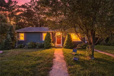 17 Pleasant View Cir, Greenville, RI 02828
