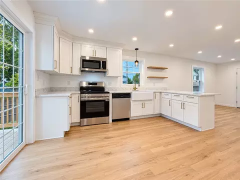 9 Morgan St, Providence, RI 02907