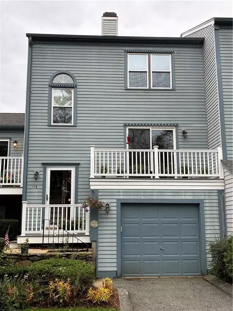 1 Willow Glen Cir #116, Warwick, RI 02889