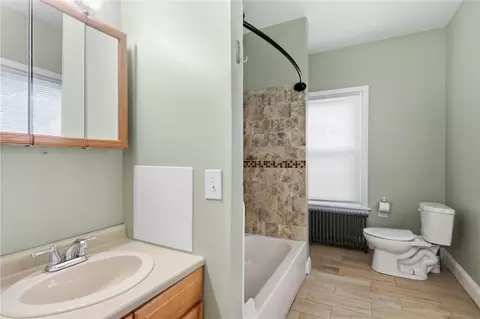 Bath - 7 Broad St, Warwick, RI 02888 photo 1 of 5