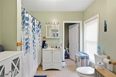 Bath - 7 Broad St, Warwick, RI 02888 photo 5 of 5