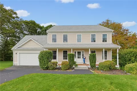2 Plantation Dr, Tiverton, RI 02878