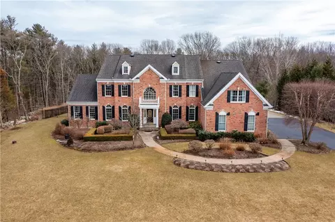 5 Lenihan Ln, East Greenwich, RI 02818