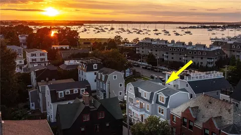 6 Sharon Ct, Newport, RI 02840