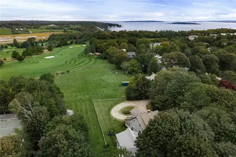 31 Calvert Pl, Jamestown, RI 02835