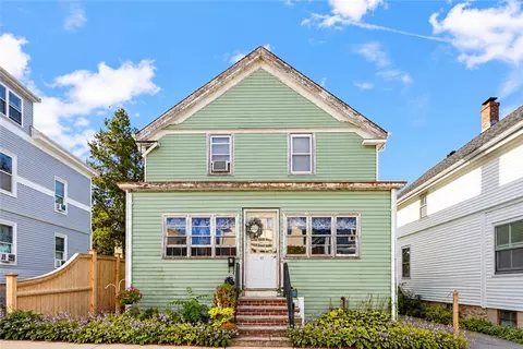 11 Carey St, Newport, RI 02840